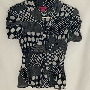 Woman blouse black & white Sunny Leigh brand. Size M.
